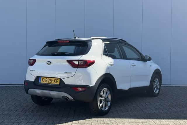 Kia Stonic (2021) thumbnail 5