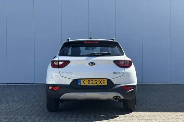 Kia Stonic (2021) thumbnail 6