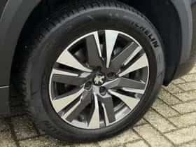 Peugeot 2008 (2017) thumbnail 36