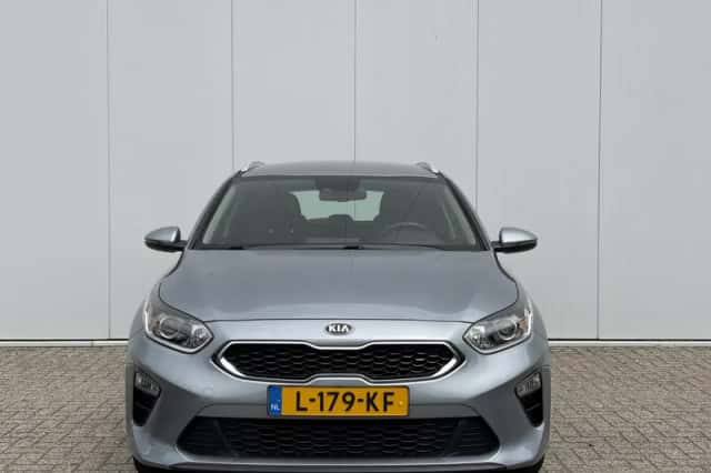 Kia Ceed Sportswagon (2021) thumbnail 2