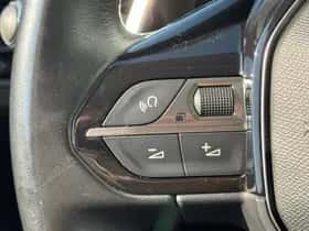 Peugeot 5008 (2021) thumbnail 17