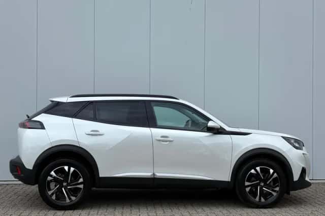 Peugeot 2008 (2021) thumbnail 4