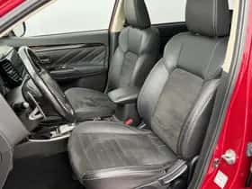 Mitsubishi Outlander (2018) thumbnail 11