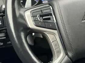 Mitsubishi Outlander (2018) thumbnail 16
