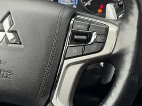 Mitsubishi Outlander (2018) thumbnail 17