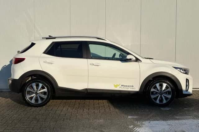 Kia Stonic (2025) thumbnail 4
