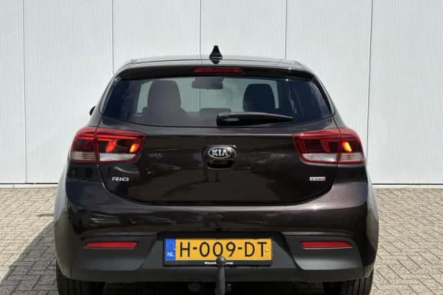 Kia Rio (2020) thumbnail 6