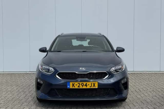 Kia Ceed Sportswagon (2021) thumbnail 2