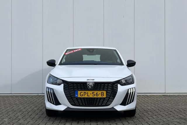 Peugeot 208 (2024) thumbnail 3