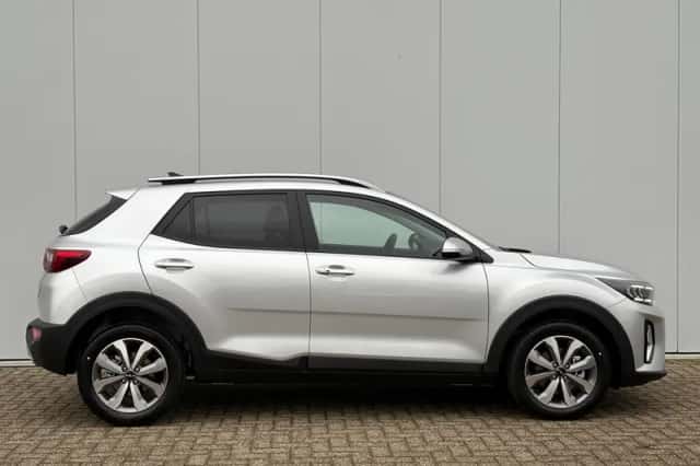 Kia Stonic (2025) thumbnail 4
