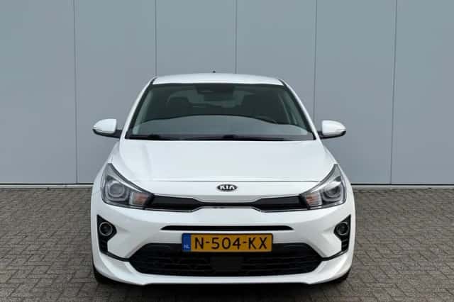 Kia Rio (2021) thumbnail 2