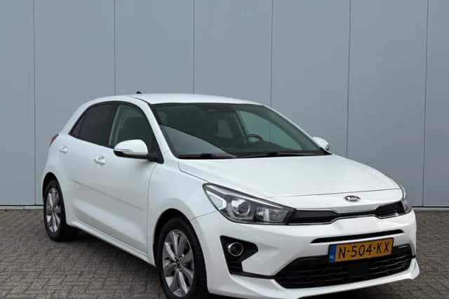 Kia Rio (2021) thumbnail 3