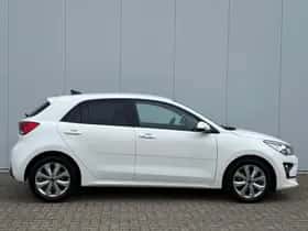 Kia Rio (2021) thumbnail 4