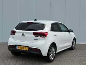 Kia Rio (2021) thumbnail 5