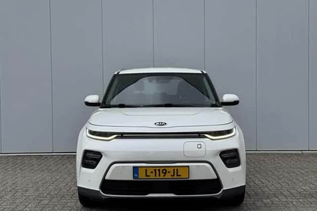 Kia Soul EV (2021) thumbnail 3