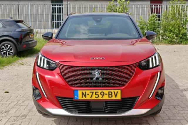 Peugeot e-2008 (2021) thumbnail 3