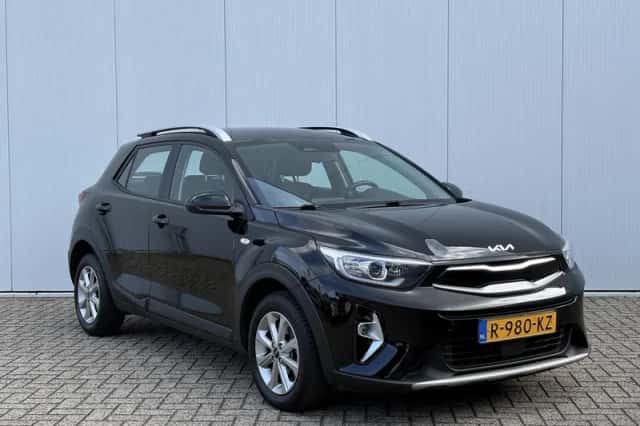 Kia Stonic (2022) thumbnail 3