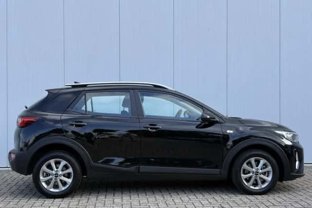 Kia Stonic (2022) thumbnail 4