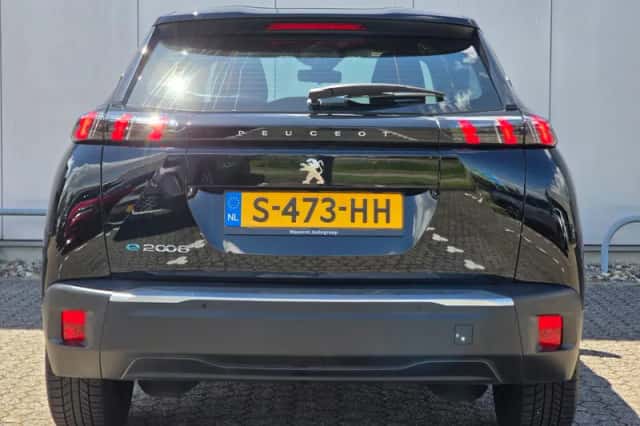 Peugeot e-2008 (2023) thumbnail 5