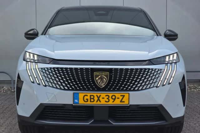 Peugeot 3008 (2024) thumbnail 2