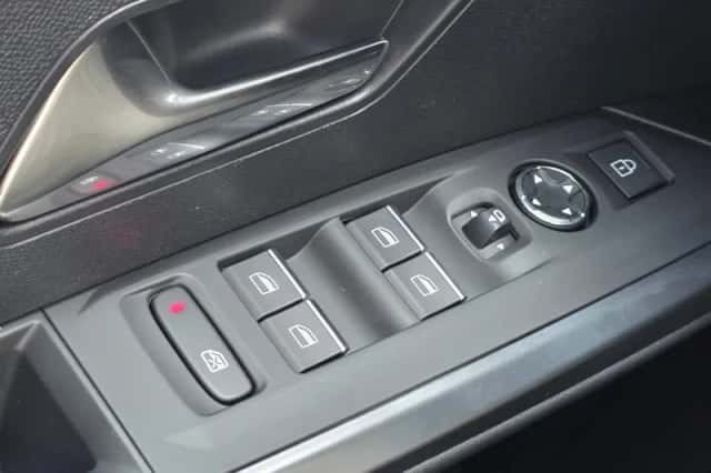 Peugeot 3008 (2024) thumbnail 11