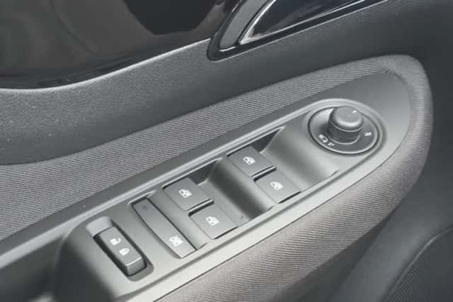 Opel Mokka (2017) thumbnail 11