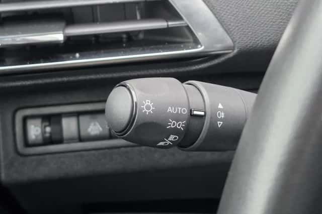 Peugeot 3008 (2021) thumbnail 16