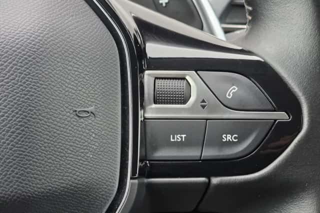 Peugeot 3008 (2021) thumbnail 17