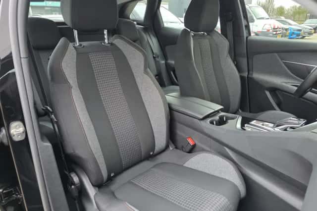 Peugeot 3008 (2021) thumbnail 29