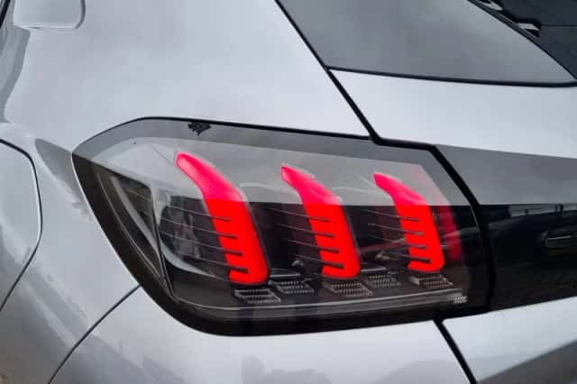 Peugeot 208 (2021) thumbnail 15
