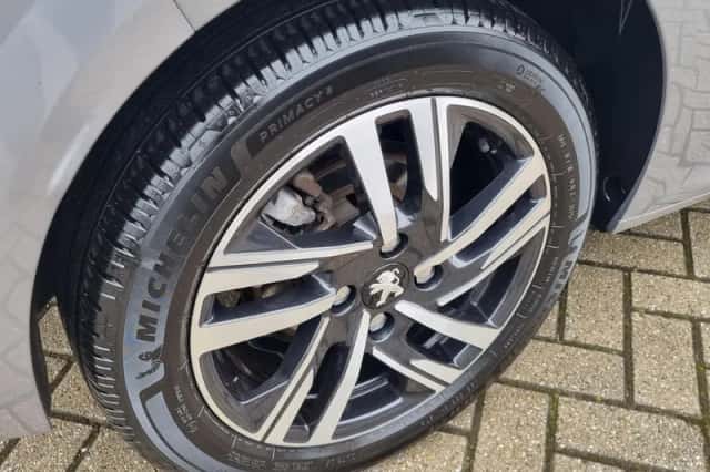 Peugeot 208 (2021) thumbnail 3