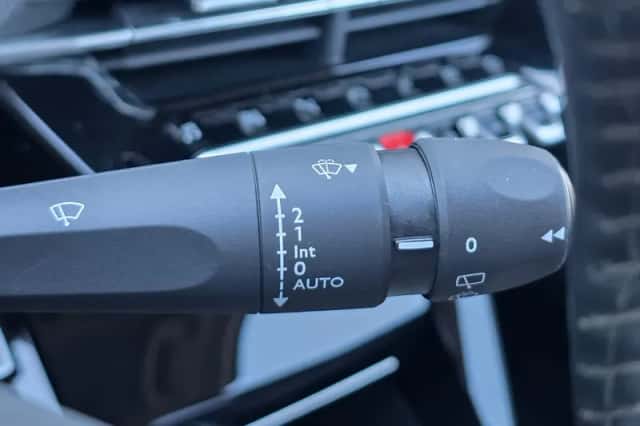 Peugeot 2008 (2021) thumbnail 20