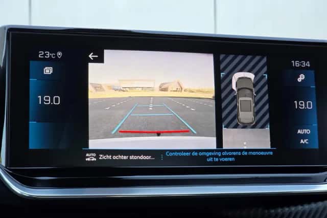 Peugeot 2008 (2021) thumbnail 22