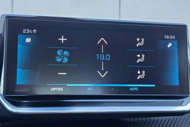 Peugeot 2008 (2021) thumbnail 24