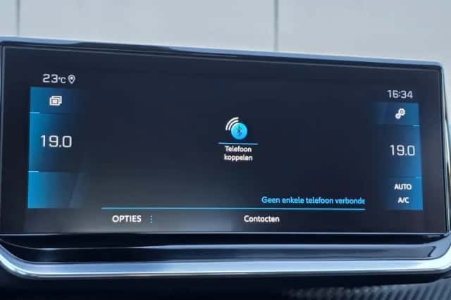 Peugeot 2008 (2021) thumbnail 25