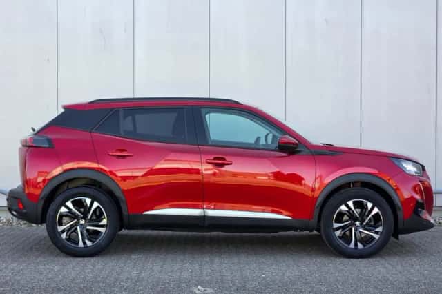 Peugeot 2008 (2021) thumbnail 4