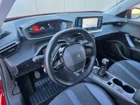 Peugeot 2008 (2021) thumbnail 8