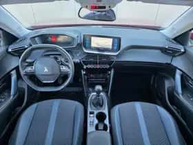Peugeot 2008 (2021) thumbnail 9