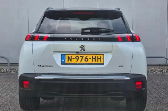 Peugeot e-2008 (2021) thumbnail 5