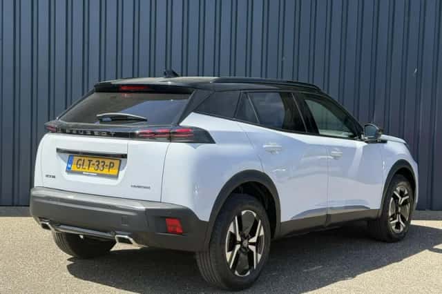 Peugeot 2008 (2024) thumbnail 3