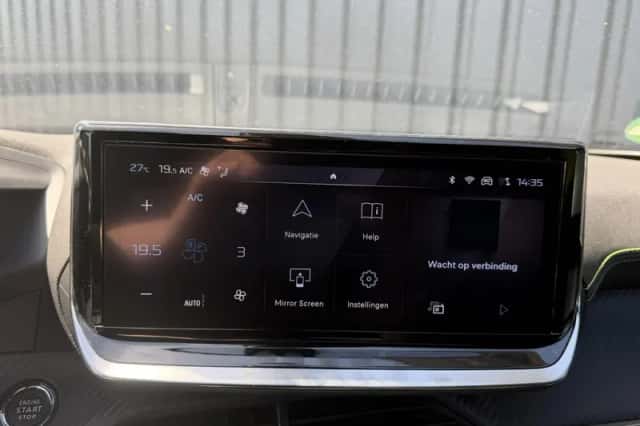 Peugeot 2008 (2024) thumbnail 6
