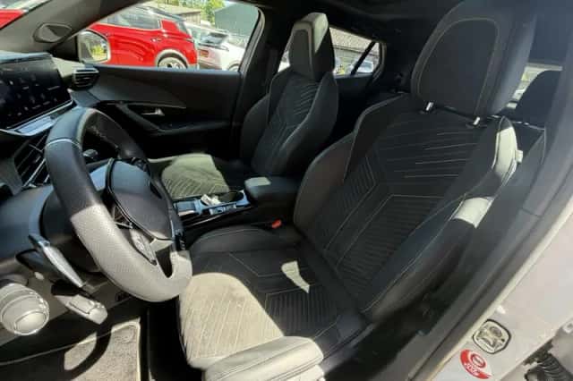Peugeot 2008 (2024) thumbnail 8