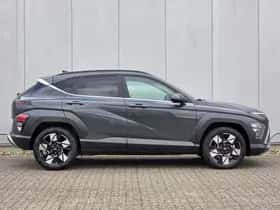 Hyundai Kona (2023) thumbnail 4
