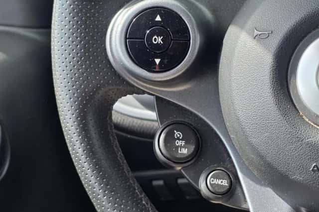 Smart Fortwo (2017) thumbnail 12