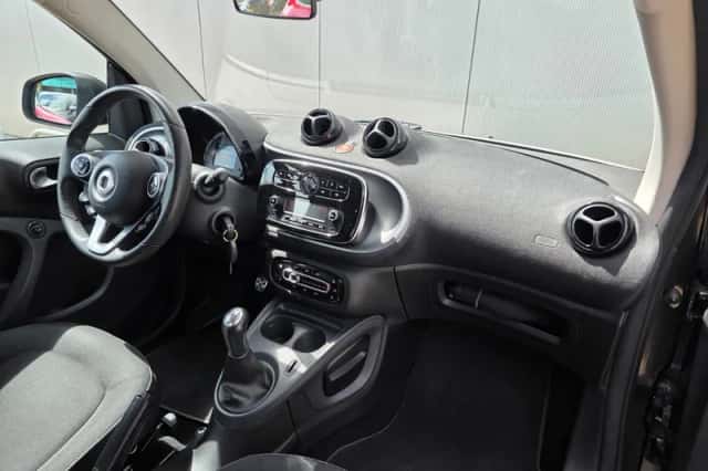 Smart Fortwo (2017) thumbnail 17