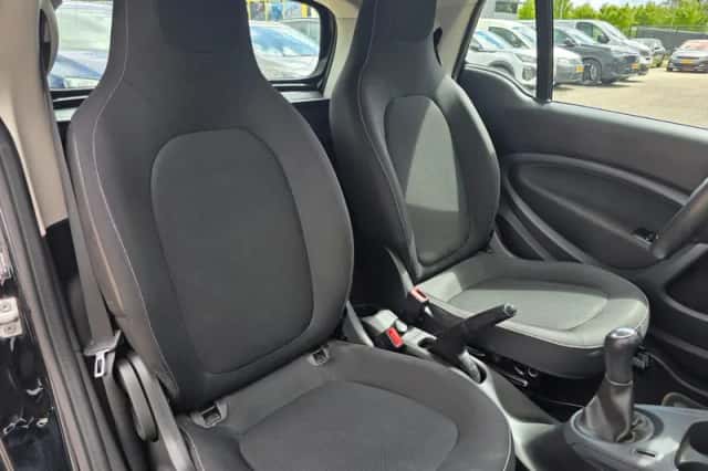 Smart Fortwo (2017) thumbnail 18