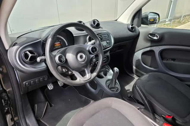 Smart Fortwo (2017) thumbnail 8