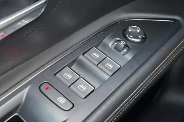 Peugeot 5008 (2023) thumbnail 12