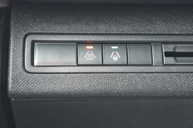 Peugeot 5008 (2023) thumbnail 13