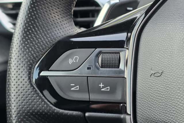 Peugeot 5008 (2023) thumbnail 16